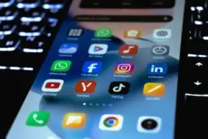 Social Media & Digital Life